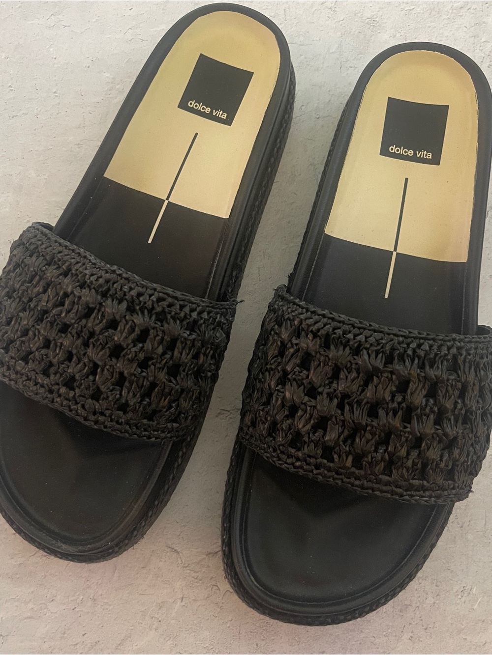 Dolce Vita “Sidona” Platform Sandals — Onyx Raffia | Size 9.5